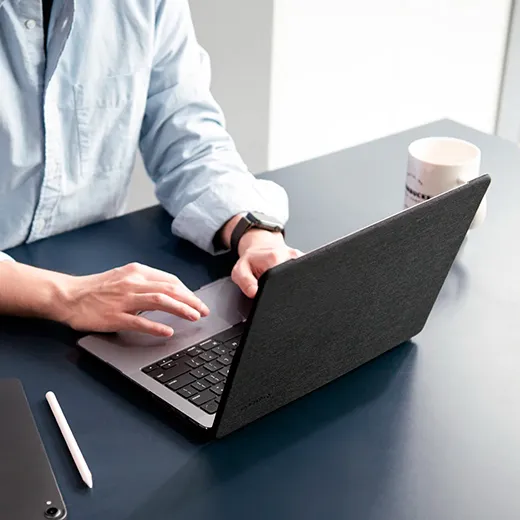 Пластиковый чехол-накладка Spigen Case Urban Fit для MacBook Pro 16" M2 | M1 стильный дизайн