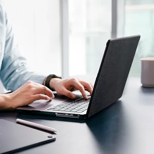 Пластиковый чехол-накладка Spigen Case Urban Fit для MacBook Pro 16" M2 | M1