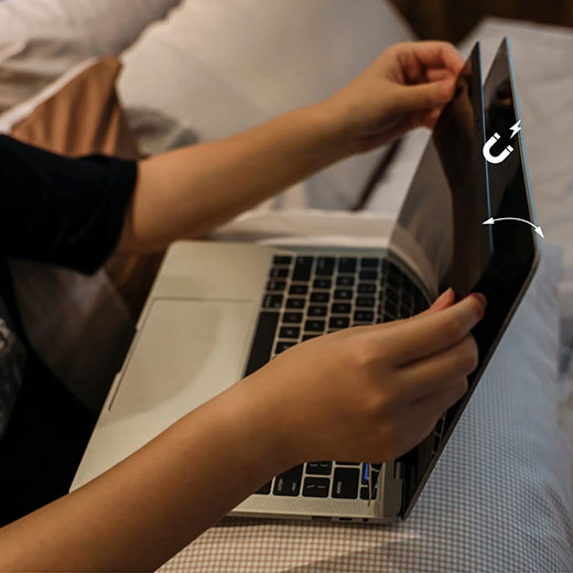 Магнитная защитная пленка антишпион SwitchEasy EasyProtector Magnetic для MacBook Pro 13" (2016 – 2022) | Air (2018 – 2020) купить