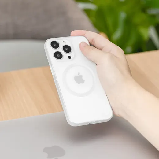 Тонкий чохол SwitchEasy Gravity M Ultra Slim Magnetic Case | MagSafe Transparent Black для iPhone 14 Pro новинка