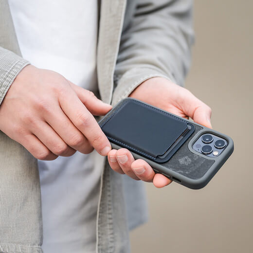 Унікальний кам'яний чохол Woodcessories Bumper Case Camo Grey MagSafe для iPhone 13