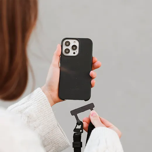 Цена эко-чехла с ремешком Woodcessories Case with Strap Black для iPhone 14 Plus