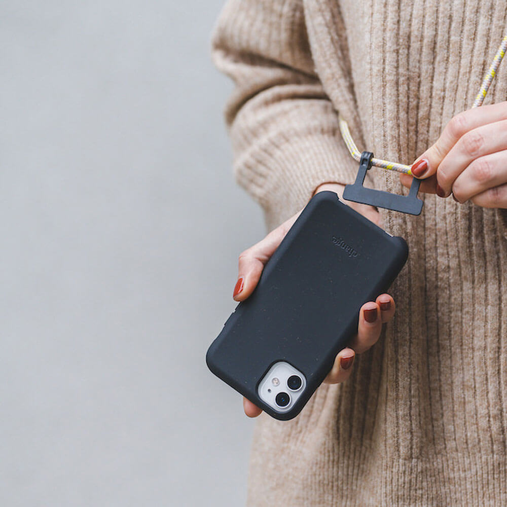 Цена эко-чехла Woodcessories Crossbody Case Black для iPhone 13 Pro