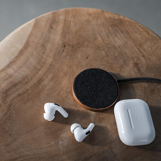 Бездротова зарядка MagSafe Woodcessories MagPad для iPhone 14 | 13 | 12