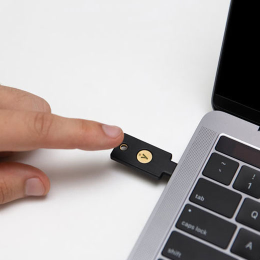 Электронный защитный FIDO ключ Yubico YubiKey 5C NFC