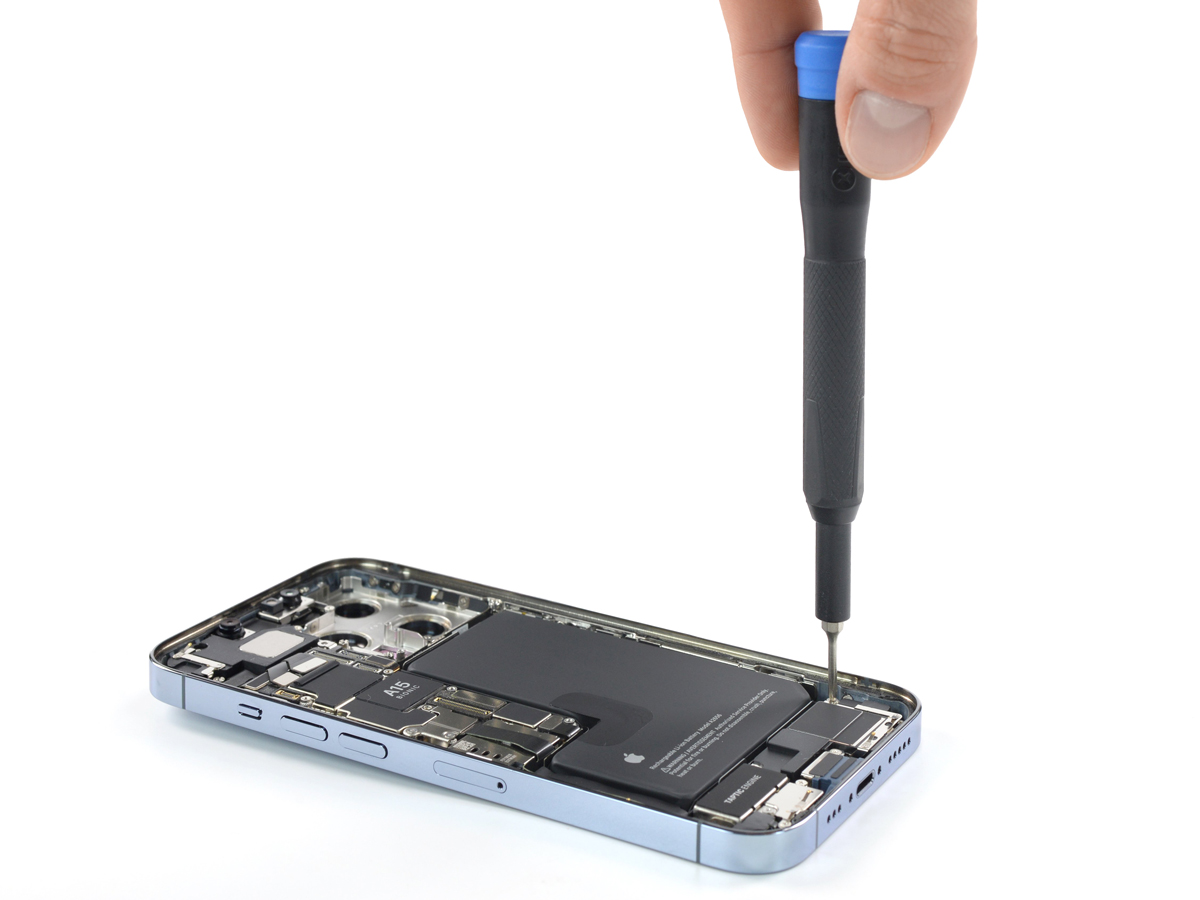 Замена аккумулятора iPhone 13 mini