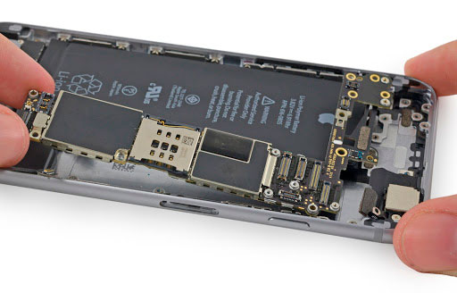 Ремонт материнської плати iPhone