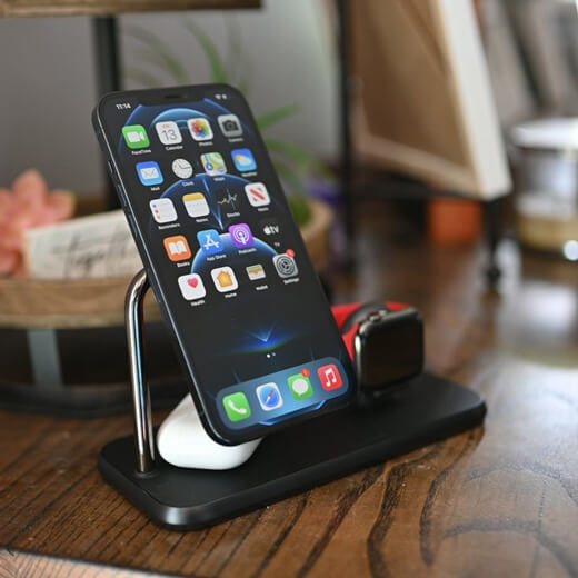 Док-станция Zens Magnetic + Watch Wireless Charger для iPhone | AirPods | Apple Watch изготовлена из высококачественных материалов 